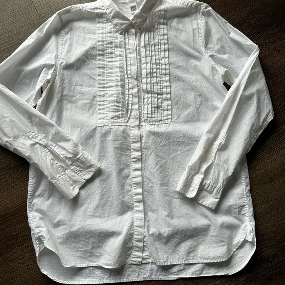 GAP Tops - GAP White Button-Up tuxedo shirt
Women’s size Large Tall 💯 cotton